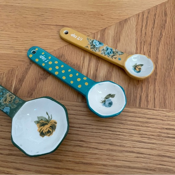 Pioneer Woman Floral Nesting Measuring Bowls and Spoons - Picture 7 of 8